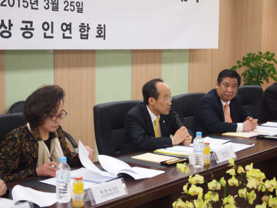 추경호 국무조정실장(사진 왼쪽 두번째)이 25일 서울 여의도 소상공인연합회에서 모두발언을 하고 있다.   소상공인연합회 제공